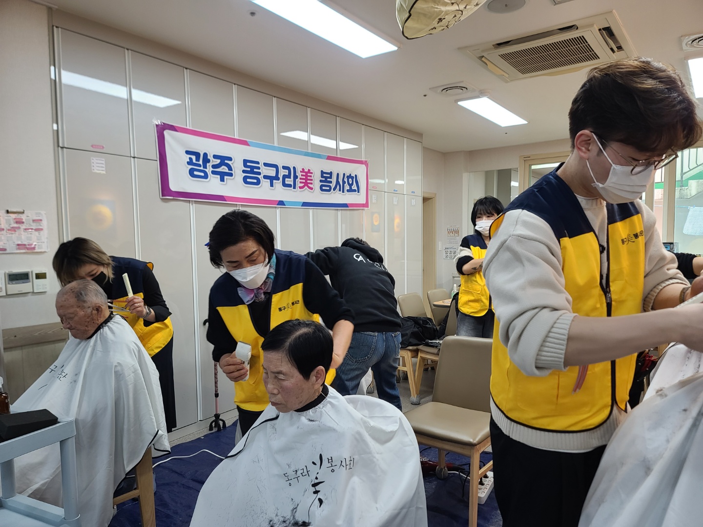 자연숲주간보호센터 미용봉사 첨부이미지 : 1669915372266.jpg