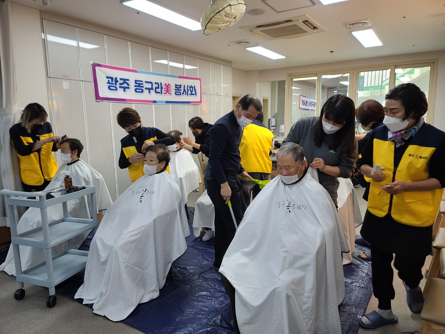 자연숲주간보호센터 미용봉사 첨부이미지 : 1669915372572.jpg