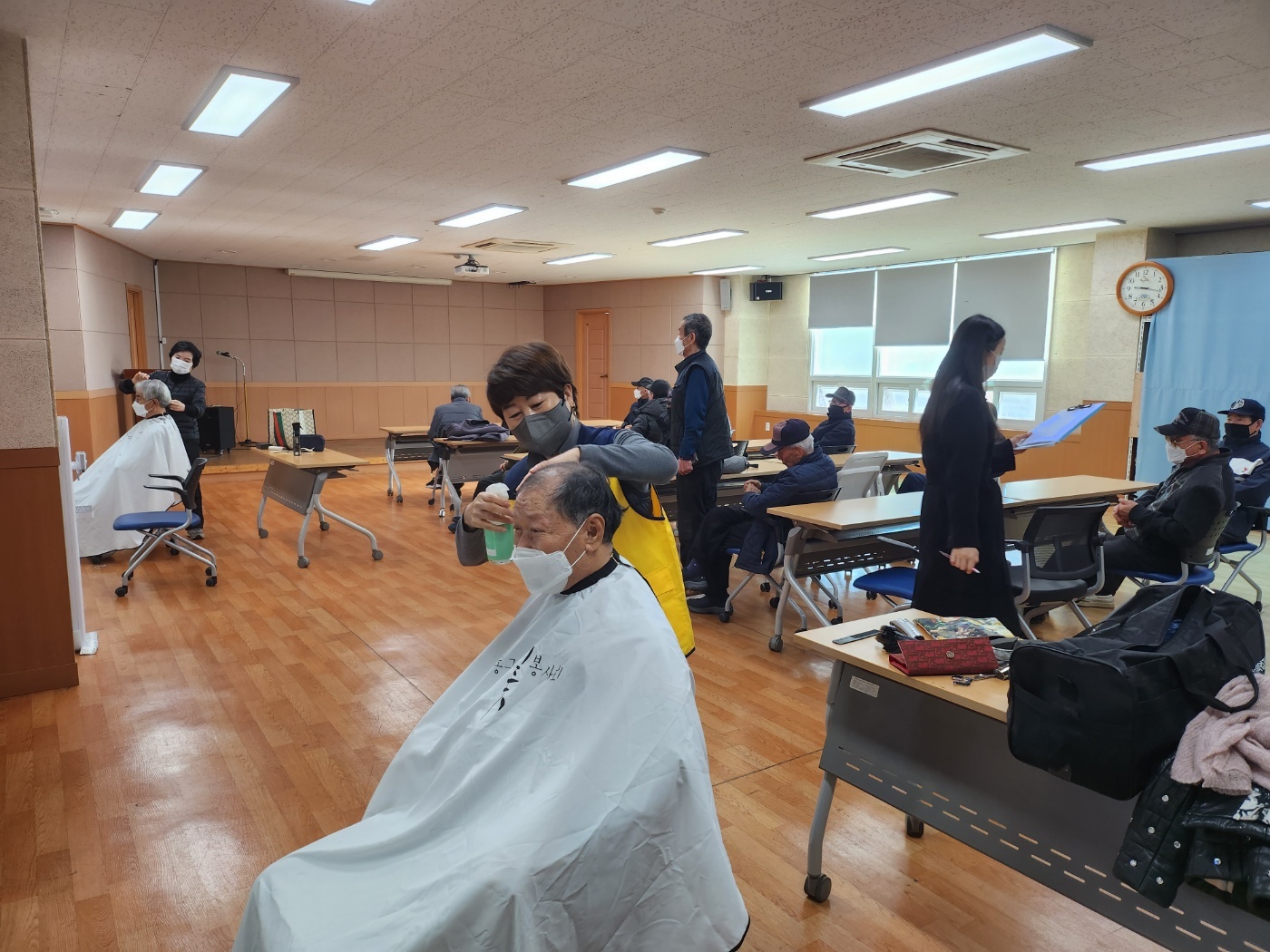 계림1동 행정복지센터 미용봉사 첨부이미지 : KakaoTalk_20230309_122959964_03.jpg