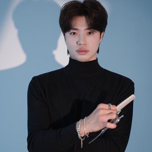 민